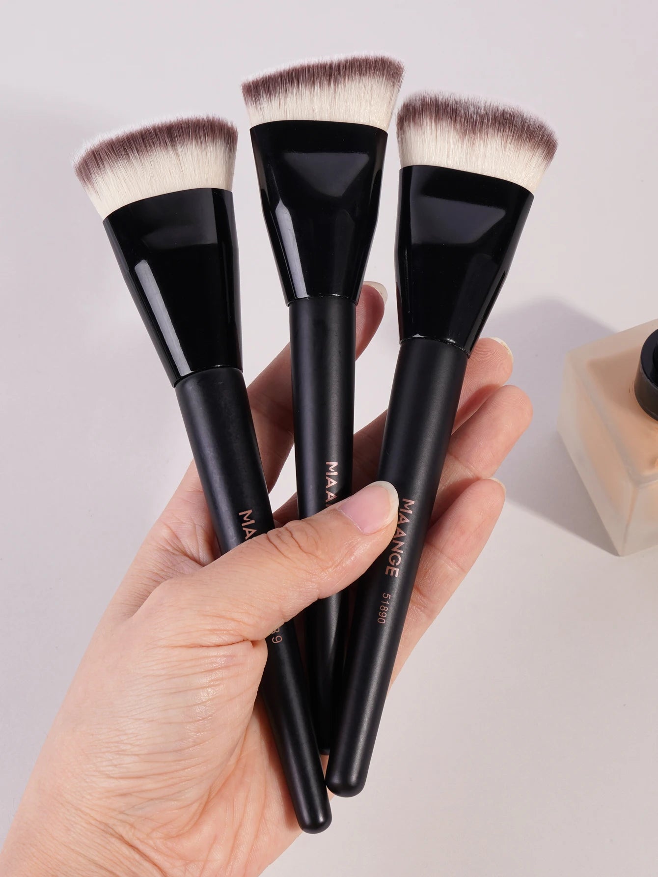 3-in-1 Makeup Brush Set with Case – Angled, Flat & Round Heads