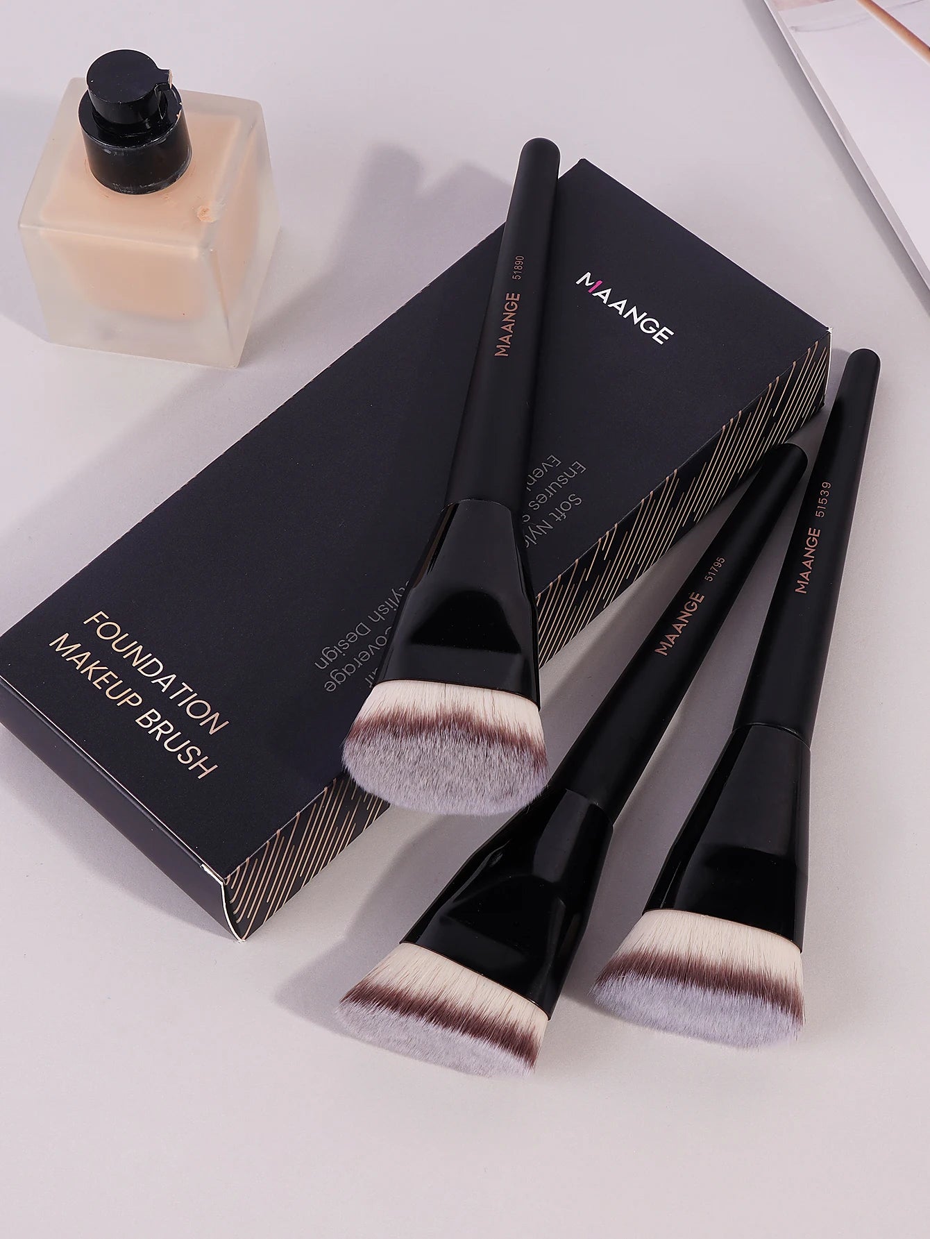 3-in-1 Makeup Brush Set with Case – Angled, Flat & Round Heads